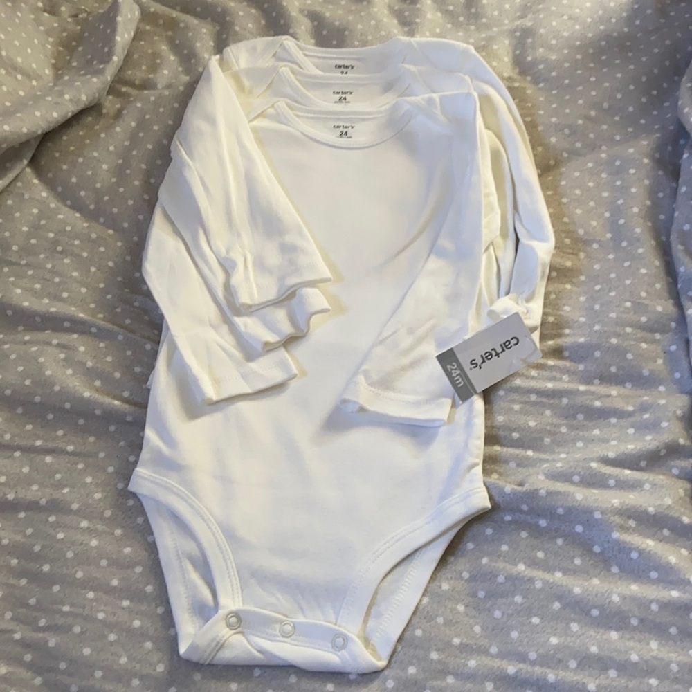 Carter’s onesie White 3 pack NEW